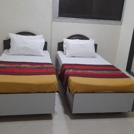 Shraddha Hotel Mumbai Exterior foto